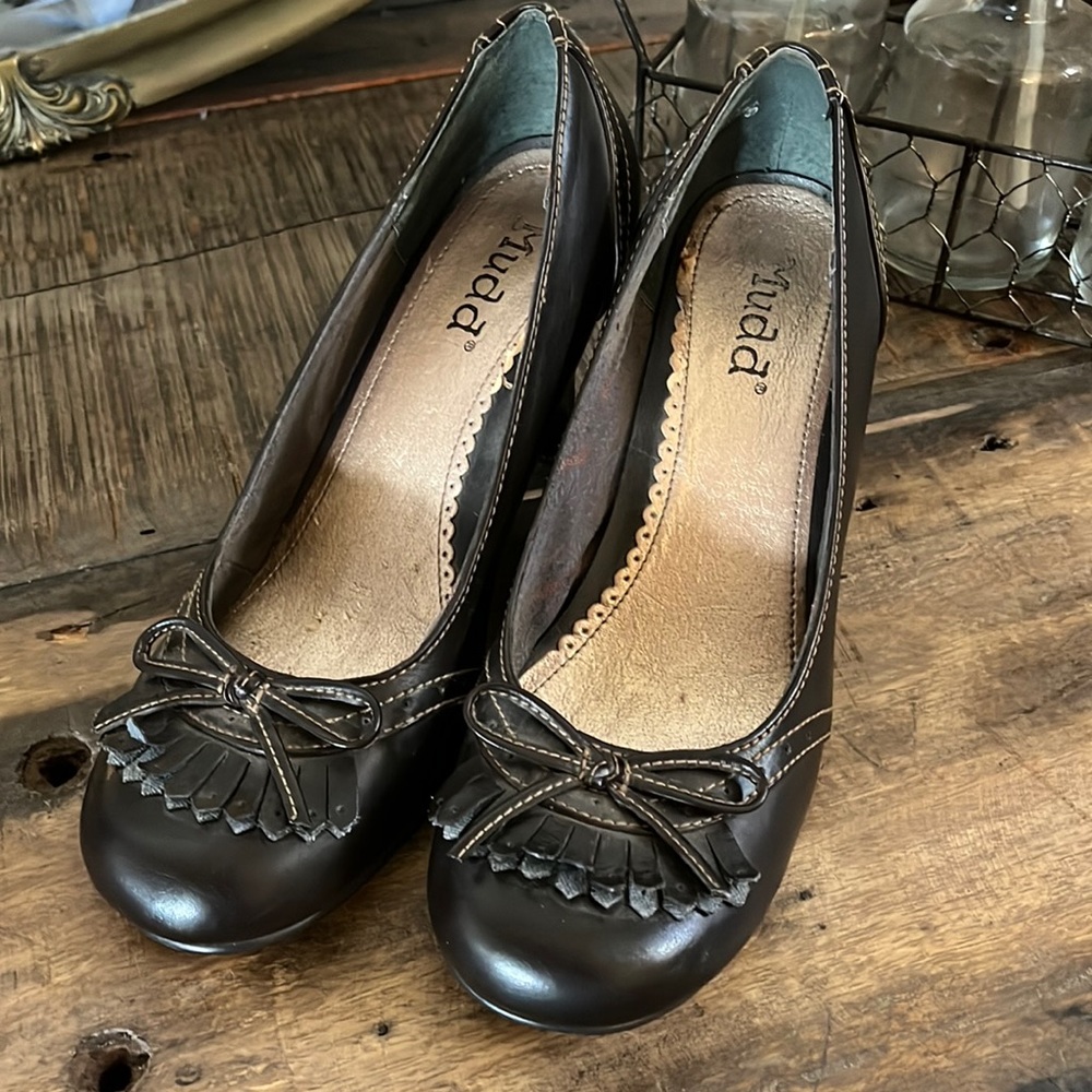 Mudd Pumps Womens 7 1/2 Nina Brown Slip-on Round Toe with bow casual Heels